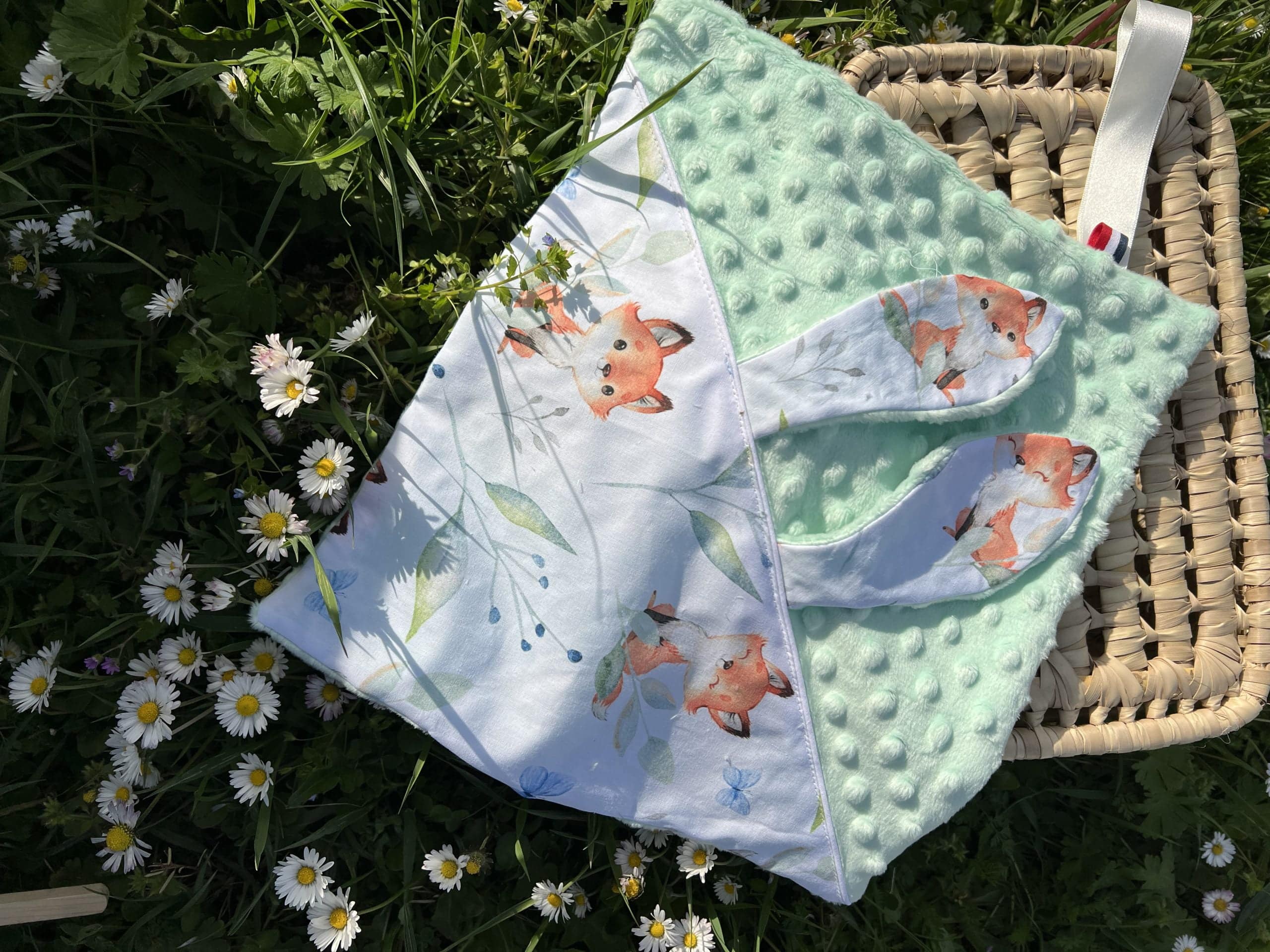 Offrez à votre enfant un compagnon unique avec nos doudous à personnaliser cousus main, pour des câlins personnalisés et pleins de tendresse