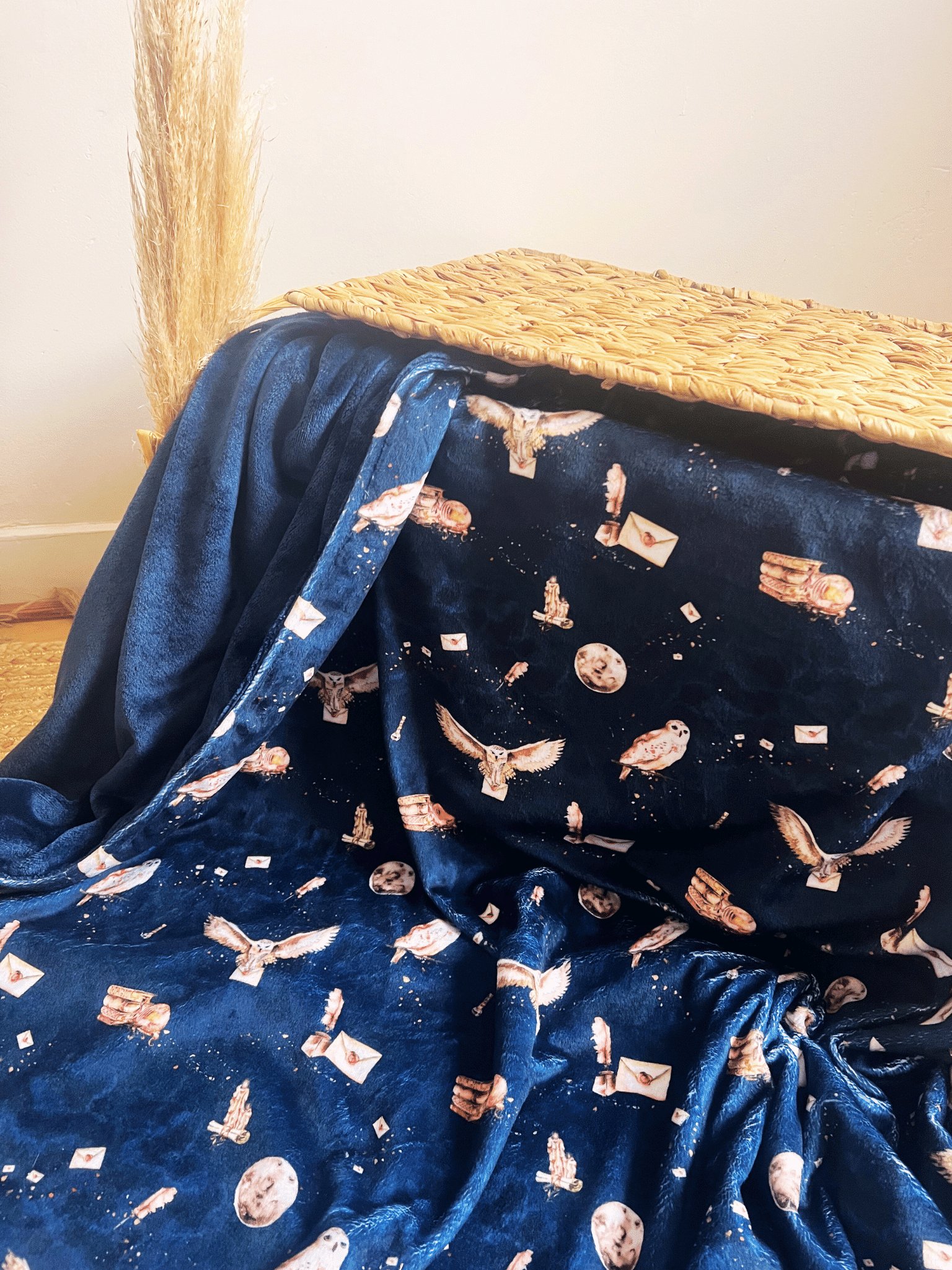 Plaid maxi douceur 200x150 cm fait main, ultra doux et cocooning. Modèle en stock, non personnalisable, expédition rapide. Idéal pour un intérieur chaleureux.