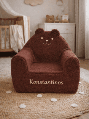 Fauteuil enfant personnalisé ourson marron, fait main en France. Fauteuil club bébé 1 à 5 ans avec prénom brodé, housse lavable et mousse haute densité. Cadeau de naissance unique et doux.
