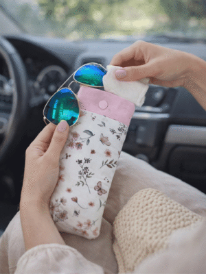 Étui à lunettes matelassé en coton avec lingette assortie. Fait main en France, pratique, doux et élégant. Protection idéale pour lunettes de vue ou soleil.