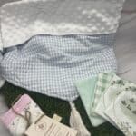 Echarpe vichy, etui, lingettes