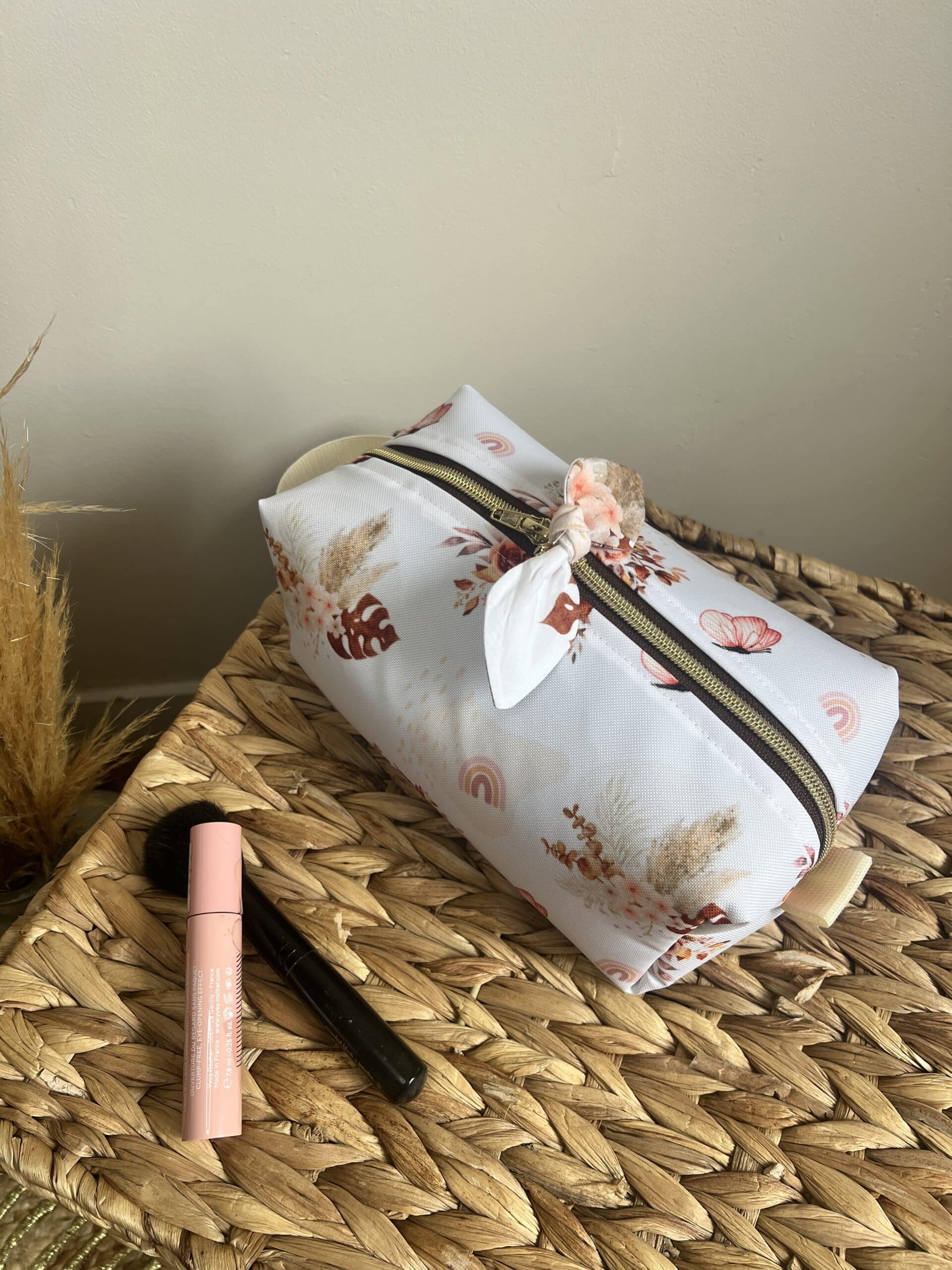 Trousse imperméable à fleurs - en stock – Image 4
