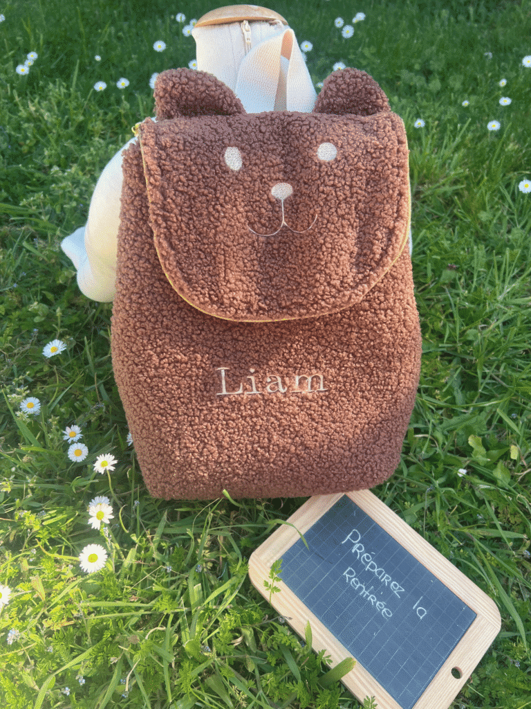sac à dos enfant personnalisé, sac maternelle brodé, sac ourson bébé, sac à dos bébé prénom, sac enfant moumoute, sac crèche personnalisé, cadeau naissance personnalisé, sac à dos enfant fait main
