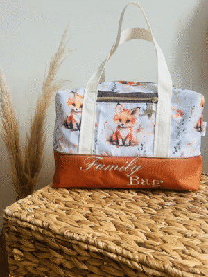 Sac à langer imperméable motif animaux de la forêt avec base terracotta. Pièce unique cousue main en France, pratique et élégant. Disponible immédiatement 💛
