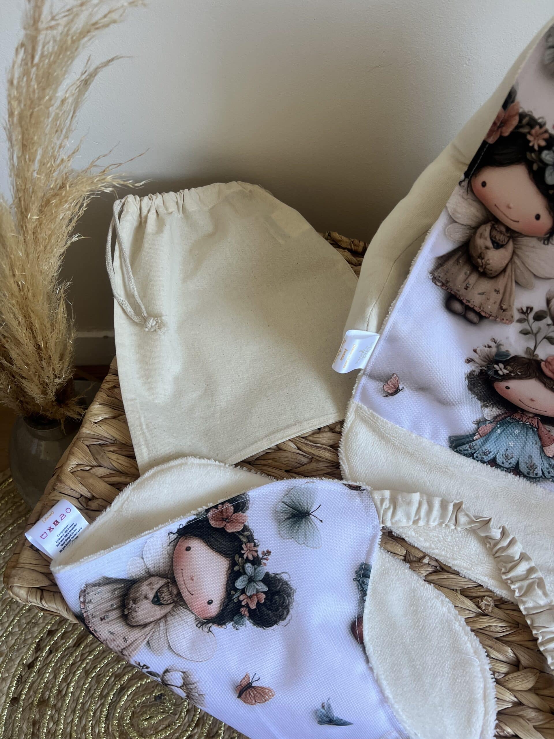 Pack 2 bavoirs personnalisés + pochette de rangement – Image 2
