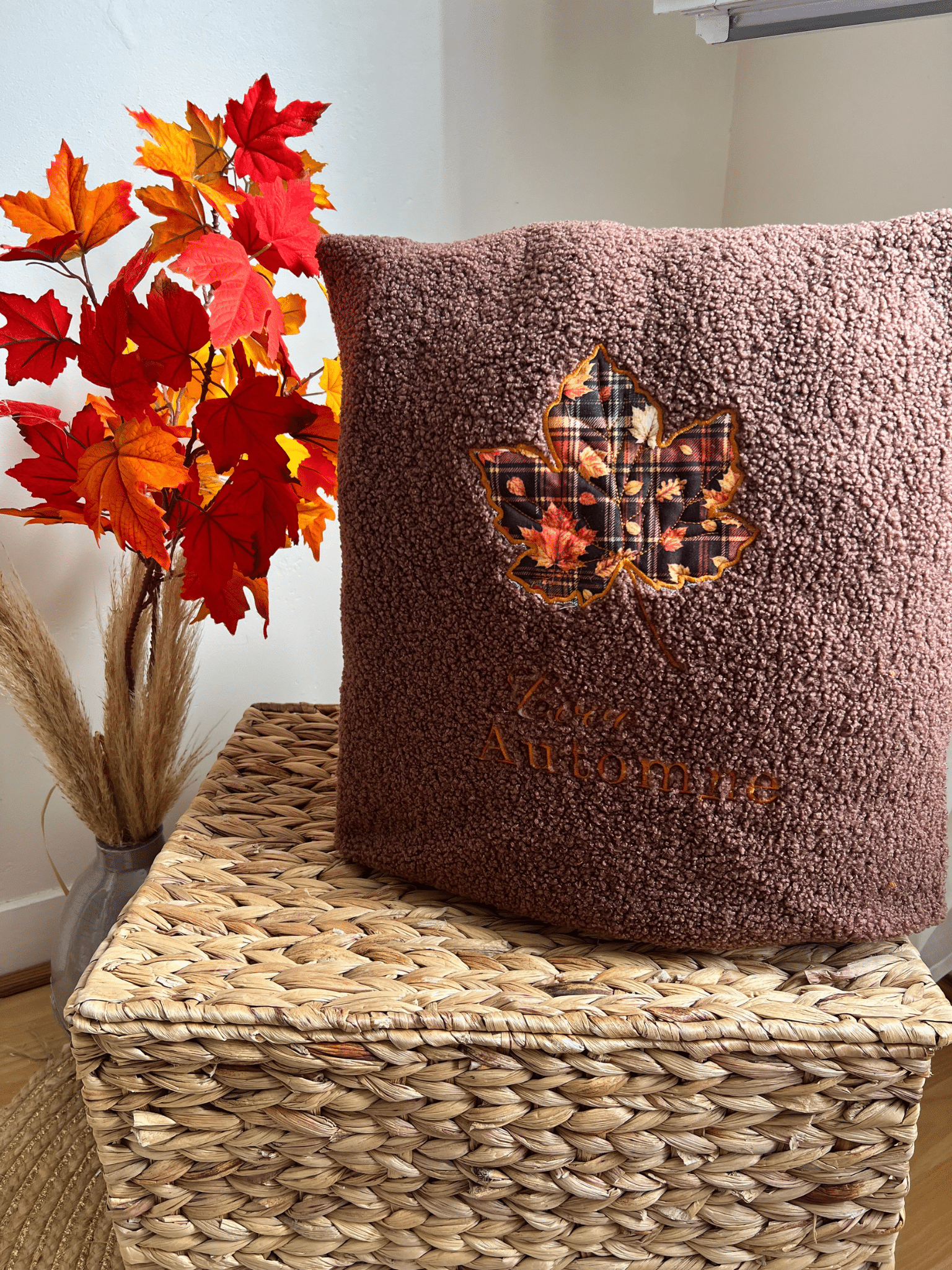 Coussin d’Automne Personnalisable – Feuille en appliqué – Image 2