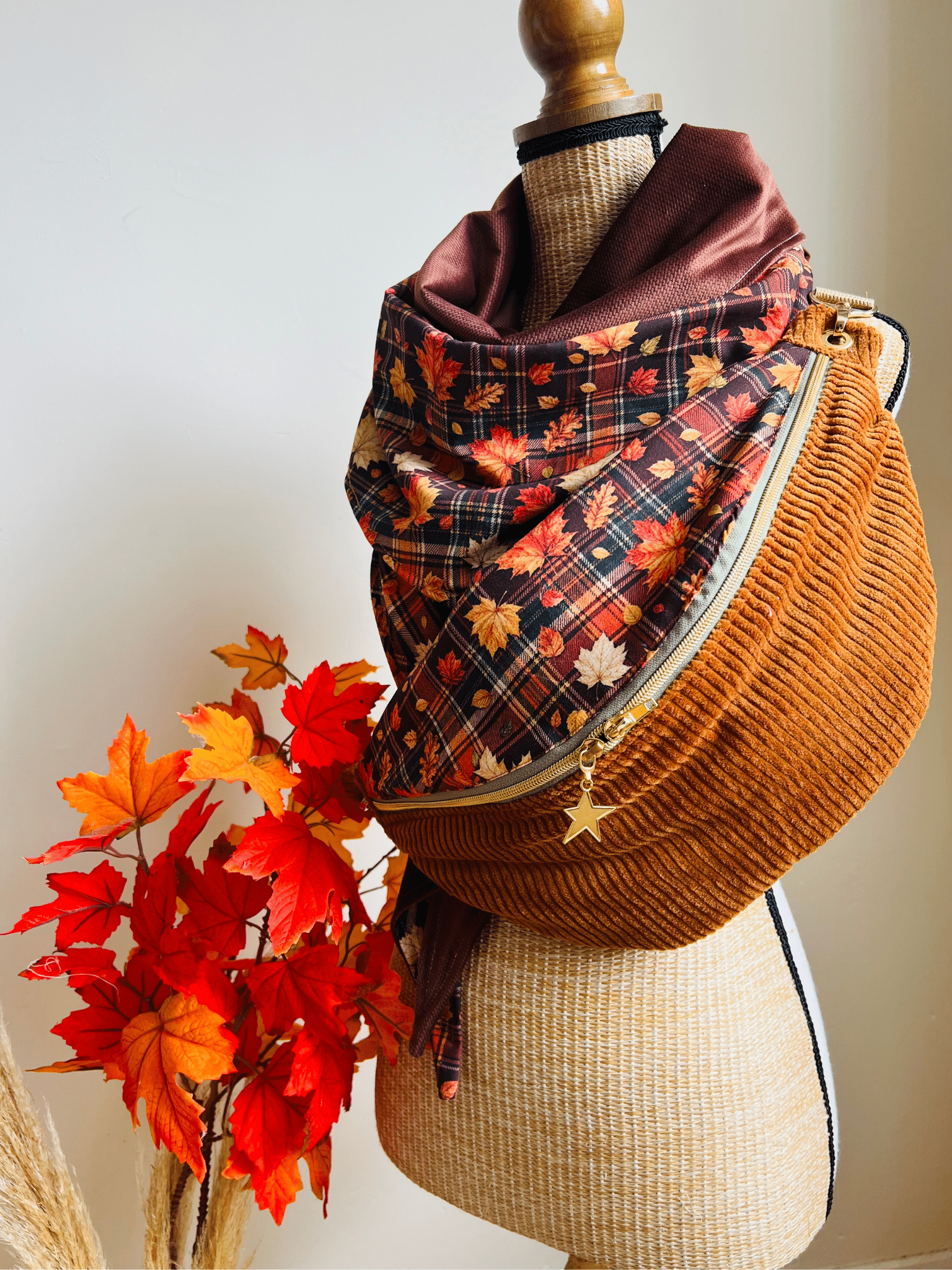 Sac banane XXL d’automne – Velours côtelé & motif Écossais Feuilles – Image 3