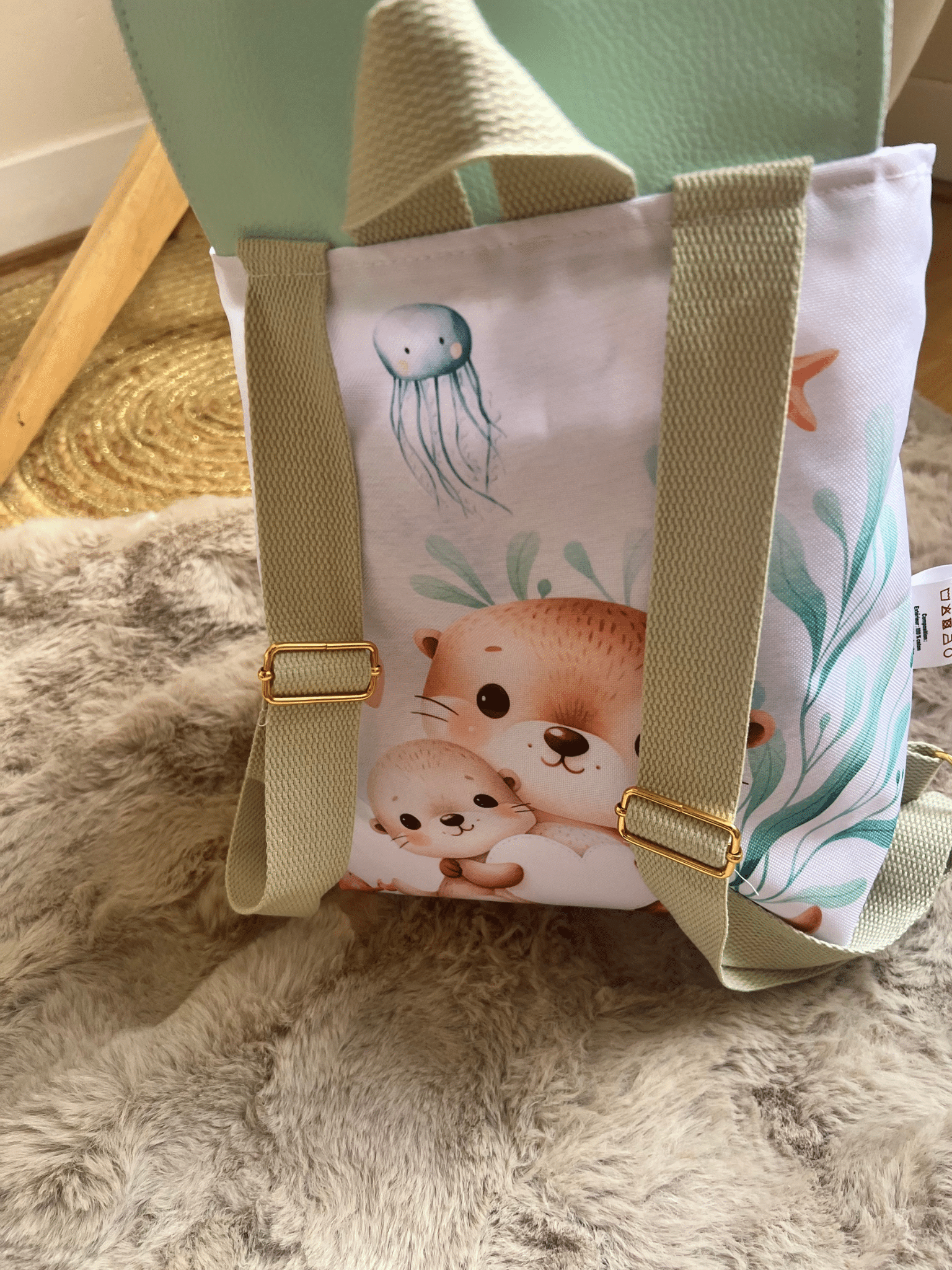 Sac à dos imperméable motif Loutre - en stock – Image 4