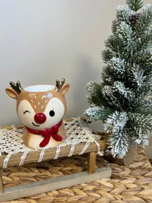 Brûleur à fondants parfumés de Noël Pain d’épices ou Renne. Ajoutez un fondant et profitez d’une ambiance parfumée, chaleureuse et cocooning.